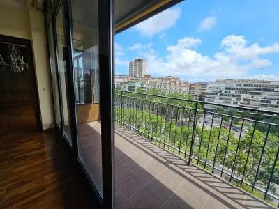 Apartamento en  Les Tres Torres, Barcelona